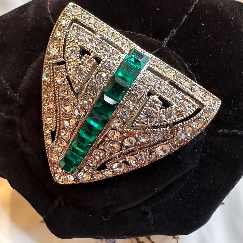 Hayworth Emerald Colored Crystal Brooch NWT Sparkly Silvertone Crystal Brooch